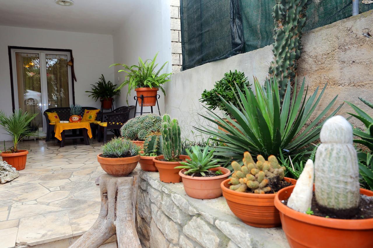 Apartments M&J Supetar Exterior photo