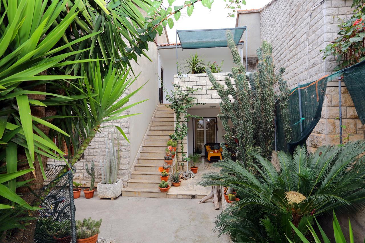 Apartments M&J Supetar Exterior photo