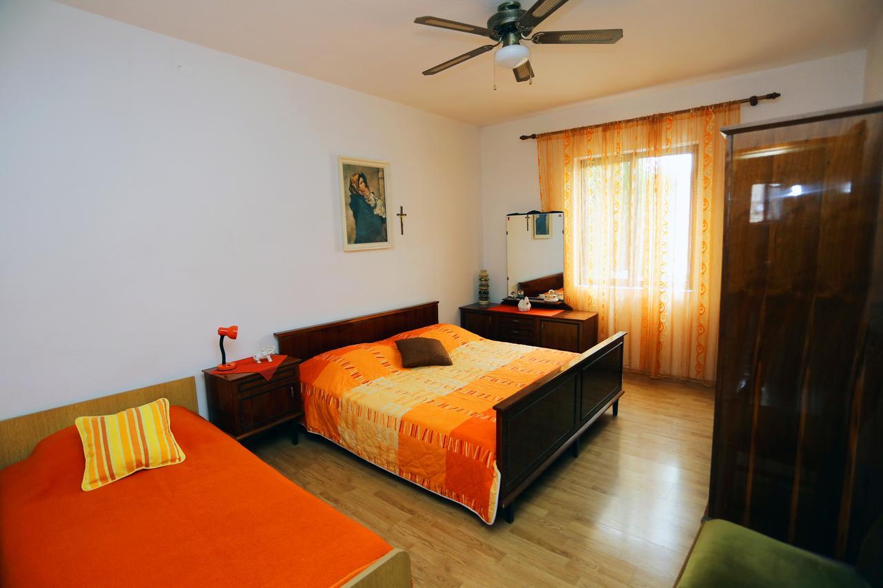 Apartments M&J Supetar Exterior photo