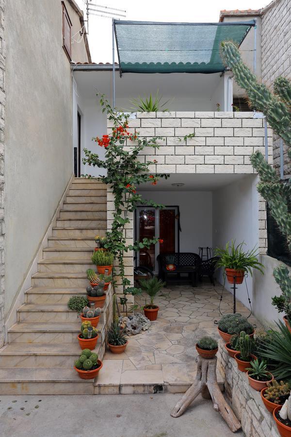 Apartments M&J Supetar Exterior photo