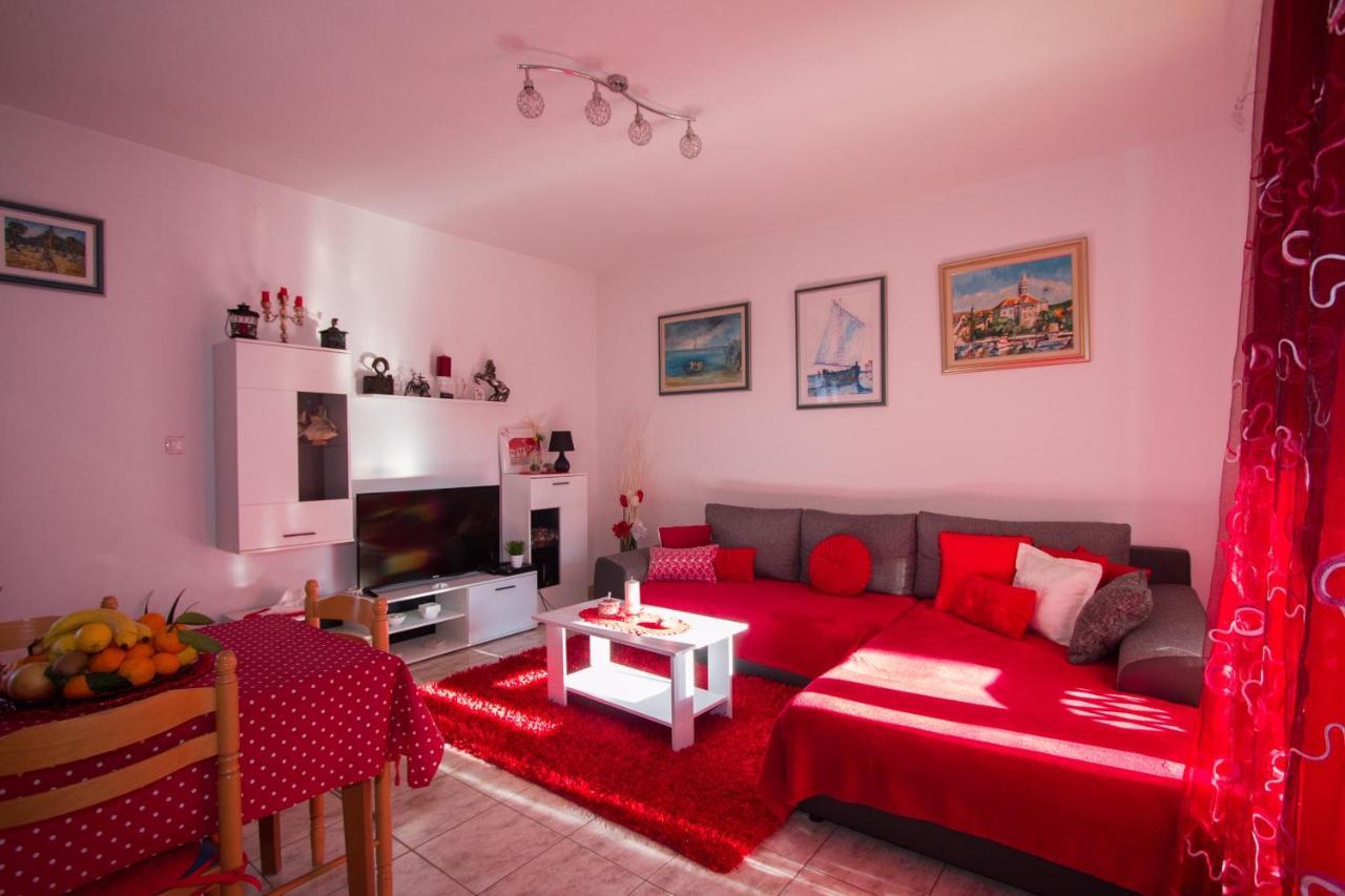 Apartments M&J Supetar Exterior photo